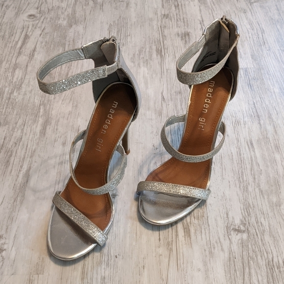 Strappy Madden Girl Daleah Sparkly Silver Zip-Back Heels Size 5.5 - Picture 4 of 7